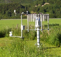 ARG100 (venstre) og Geonor med vindskjerm (h&oslash;yre)